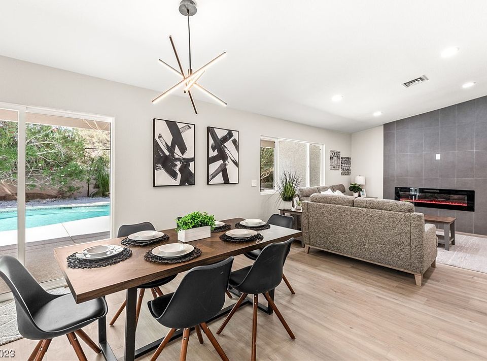 1st image of 2020 Canterbury Dr