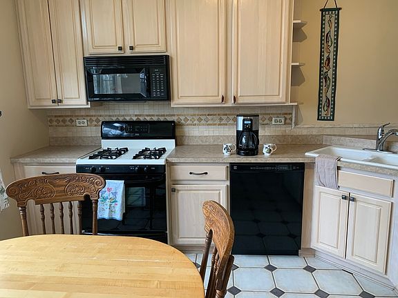 2nd image of 343 Ashford Cir Unit 2