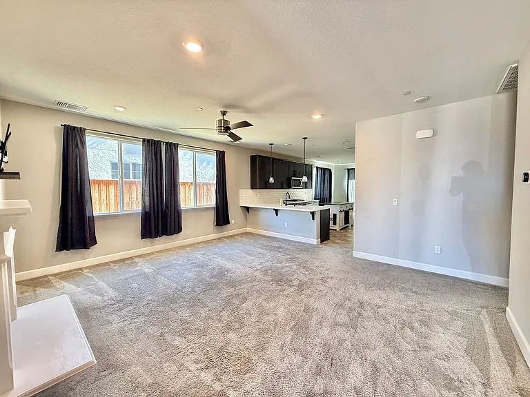 2925 Walker Way — Photo 5