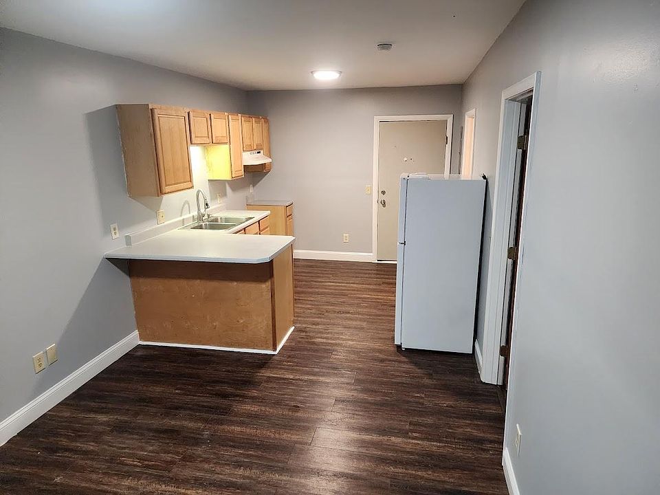 2nd image of 204 Grand Ave #6