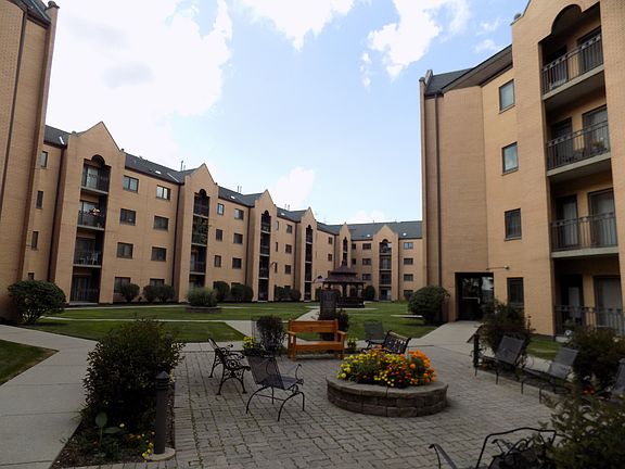 2nd image of 7420 W Lawrence Ave Unit 205