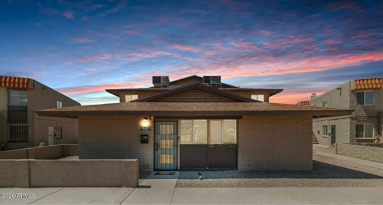 2 bed, 2.0 bath, 896 sqft, $1,550 — Photo 1