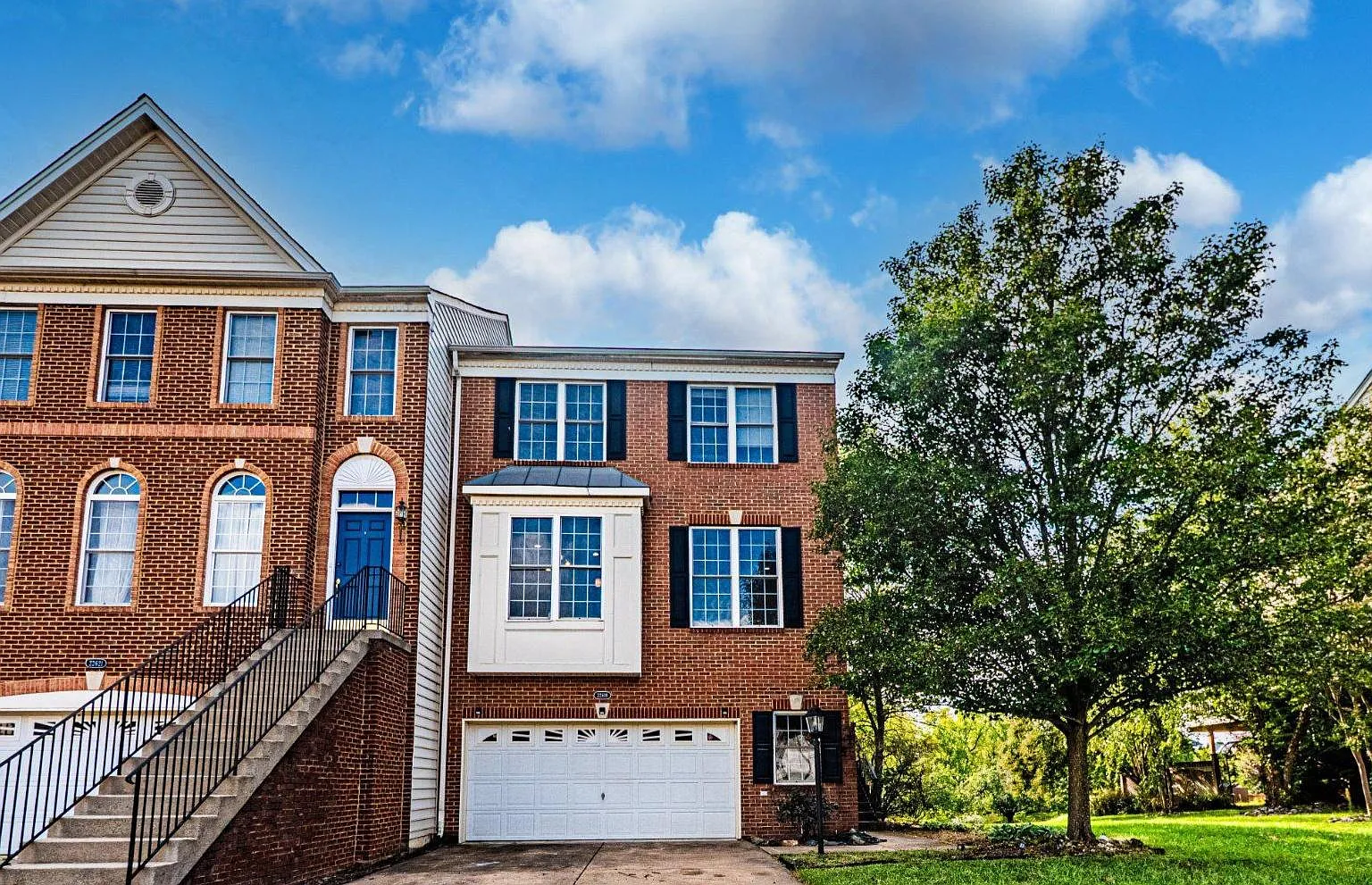 3 bed, 3.5 bath, 2444 sqft, $3,400 — Photo 1