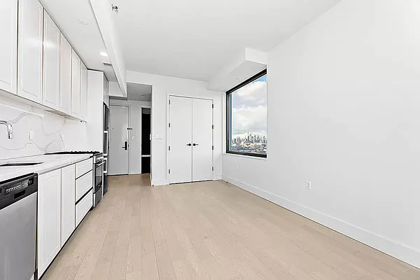 Rented by Tapiro Realty | media 38