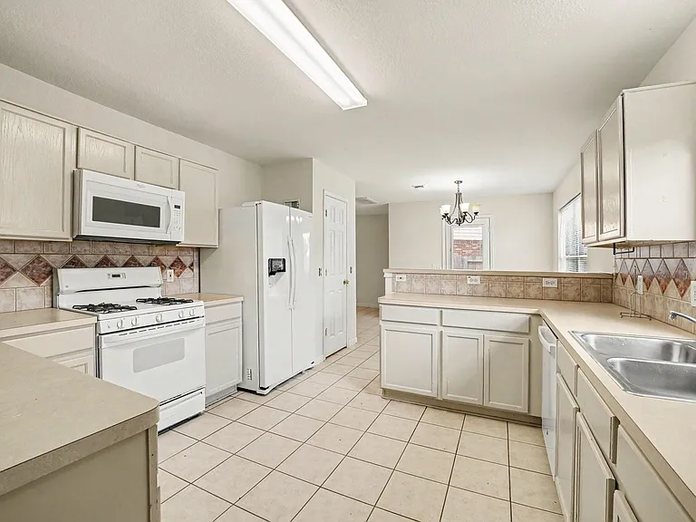 19130 Edens Dawn Dr — Photo 9