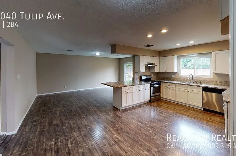 25040 Tulip Ave — Photo 2