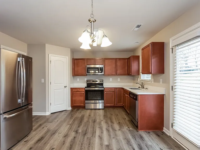9009 Sharpes Cir — Photo 6
