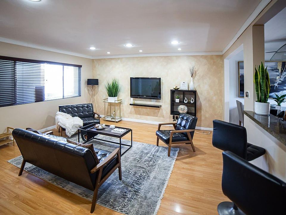 1st image of 6160 Whitsett Ave APT 10