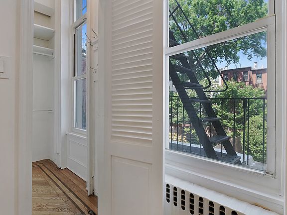 4th image of 285 Carroll St Floor 1
