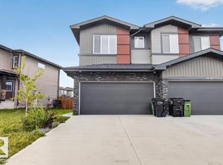 9412 Pear Cres SW, Edmonton, AB T6X 2Z4