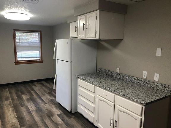 3rd image of 1102 Cedar Ave