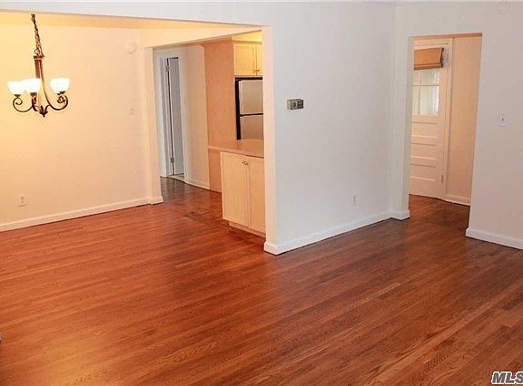 5th image of 208 Floral Pkwy #1