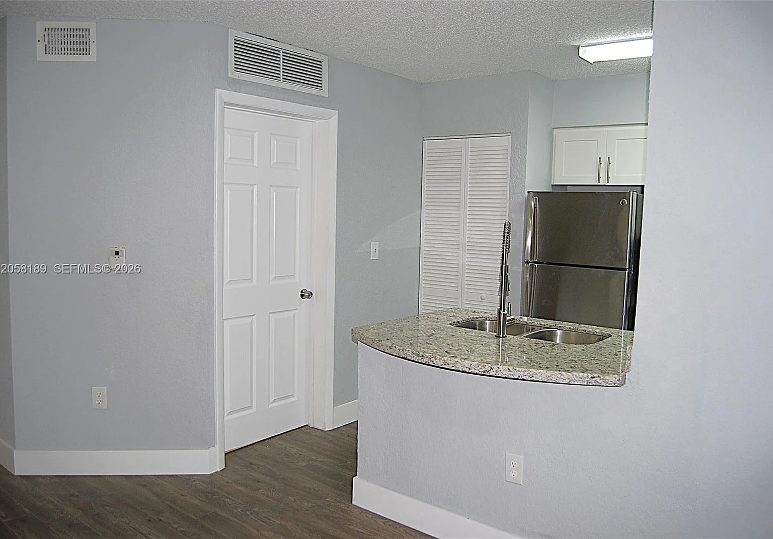 Lakeview Club Condo — Photo 4