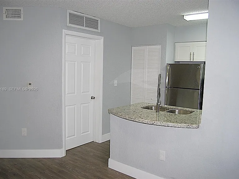 2803 N Oakland Forest Dr #108 — Photo 4