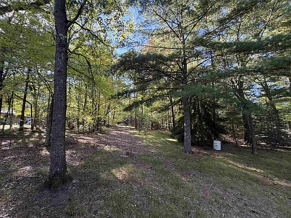 33rd image of N7108 W Lake Crest Dr