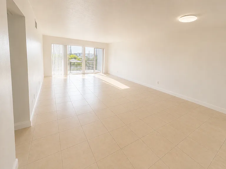 1735 Dewey St #909 — Photo 5