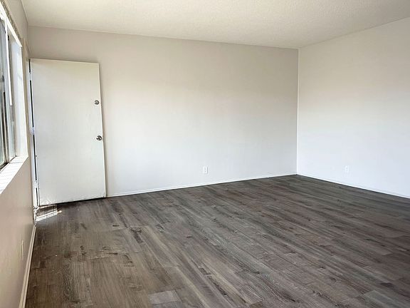 4th image of 2284 Lewis Ave #7