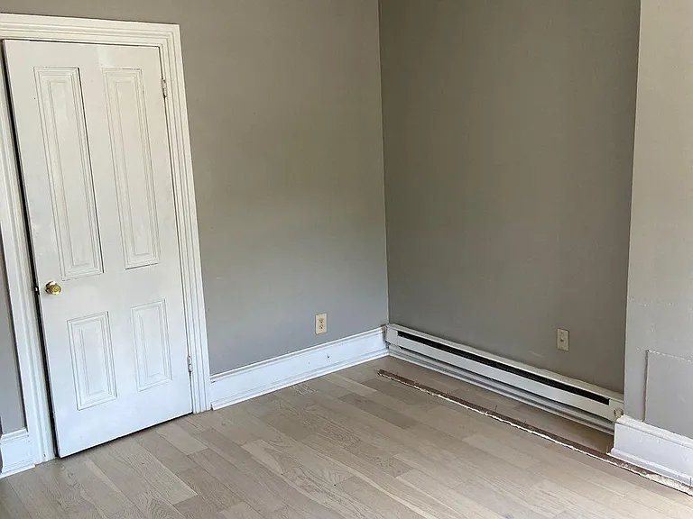 101 N George St — Photo 8