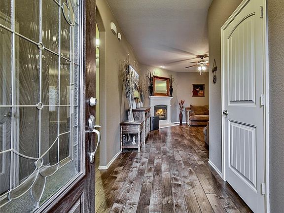 3rd image of 1333 Red River Dr