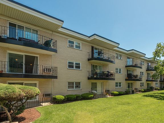 2nd image of 6285 N Northwest Hwy APT 201