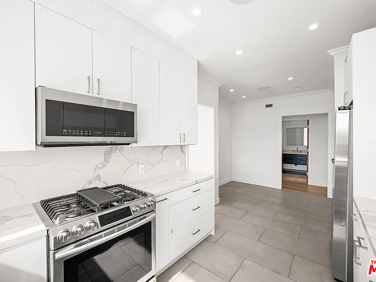 106 N Croft Ave #301 — Photo 15