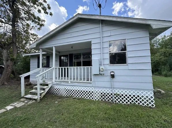 3918 N Sycamore St, Bedias, TX 77831