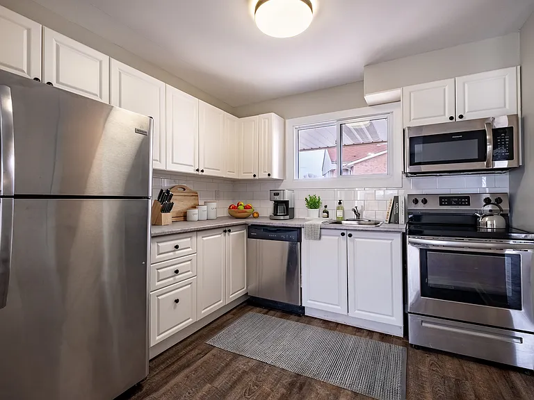 15 Millwood Cres — Photo 5