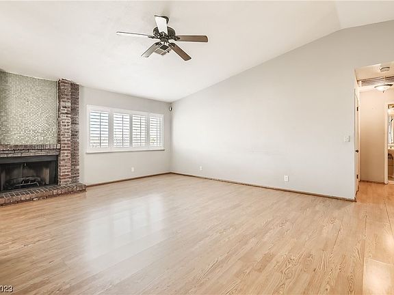 5th image of 6424 Starcrest Dr