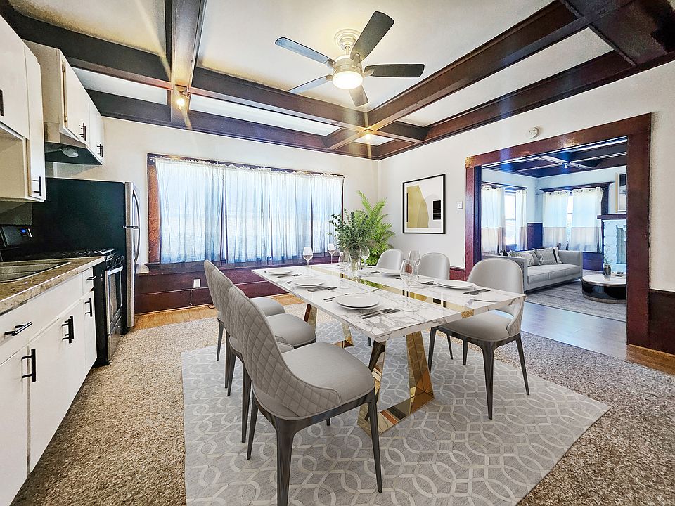 Kitchen (Virtually staged)