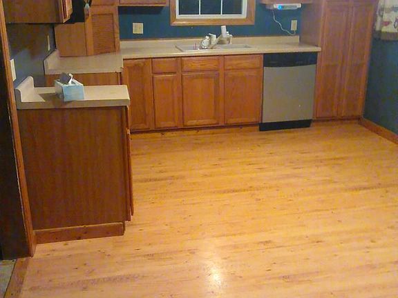 5th image of 146 Perry St