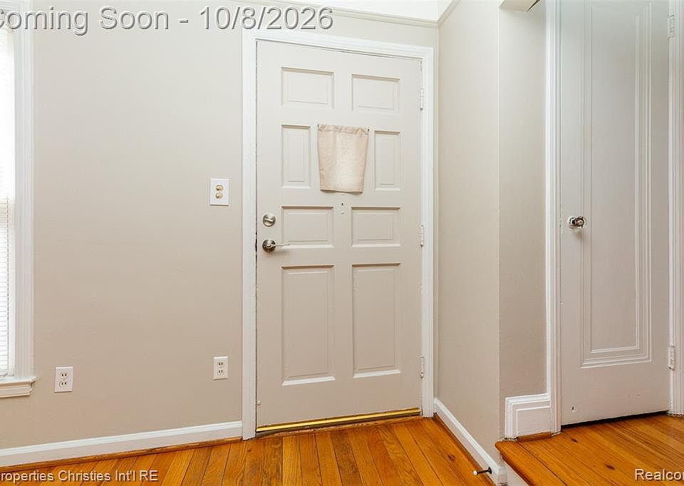 1225 E 4th St, photo 6