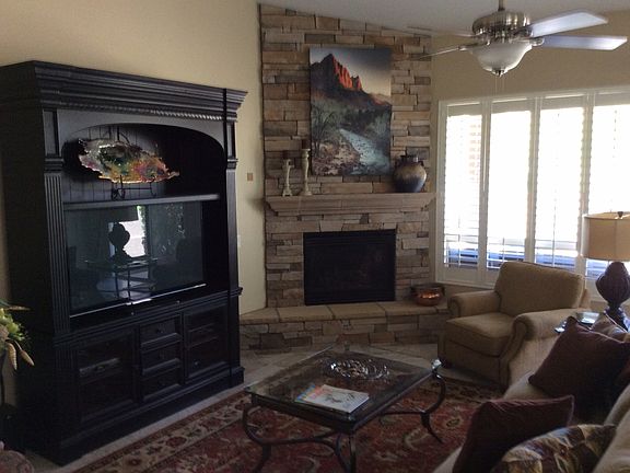 great room w/gas fireplace