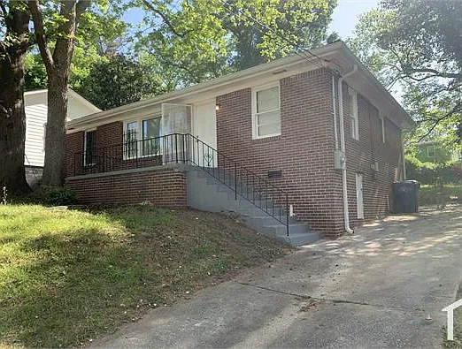 159 Stanhope Cir NW