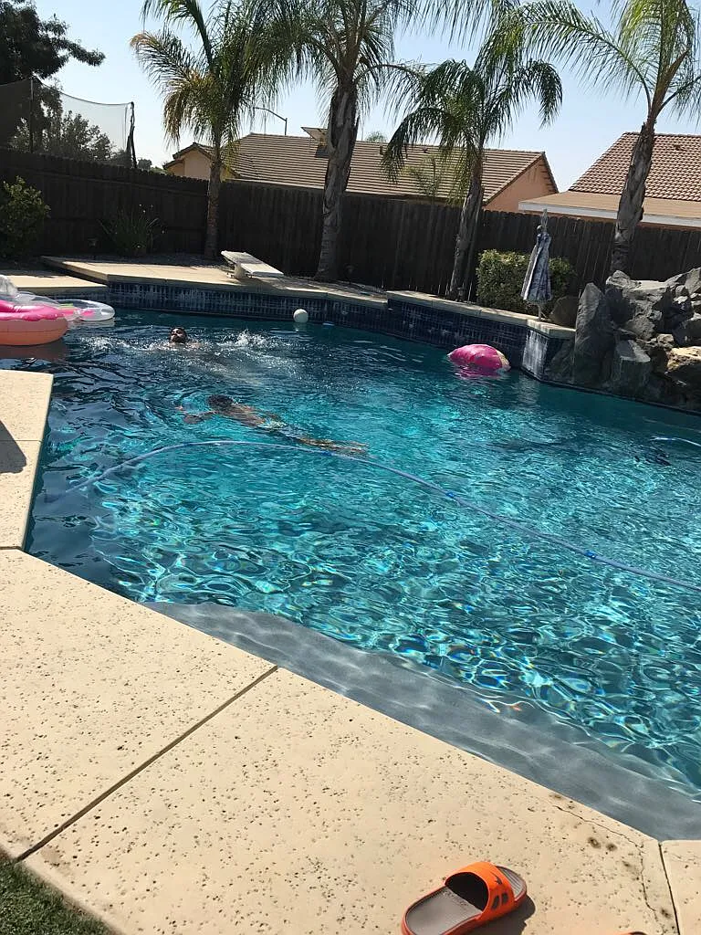 5 bed, 2500 sqft, $3,000 — Photo 1