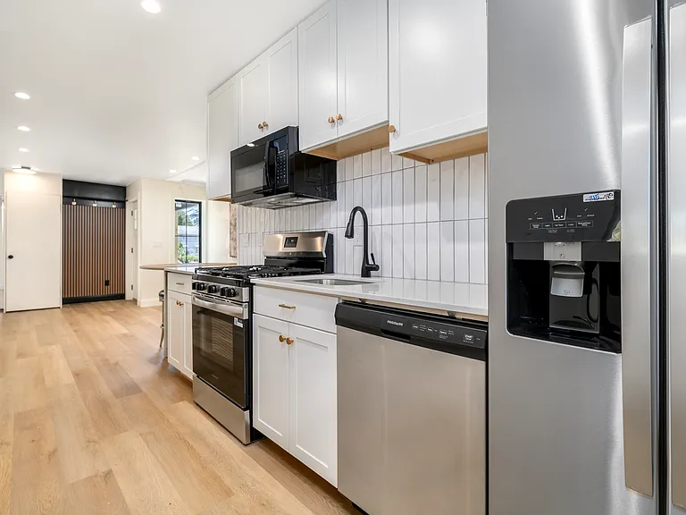 9 Plymouth Rd #A — Photo 3