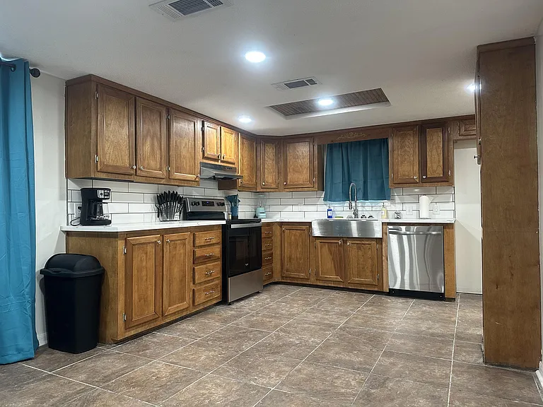 2385 Leonard Rd — Photo 15