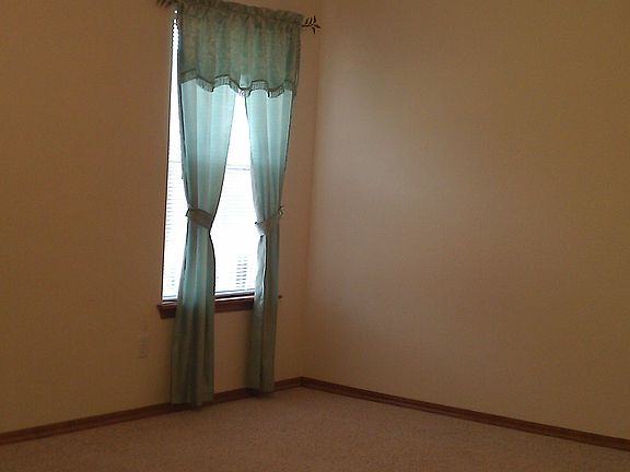 5th image of 727 E Elder Ln