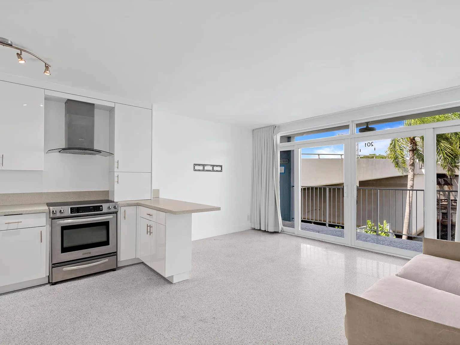 1 bed, 1.0 bath, 518 sqft, $2,600 — Photo 2