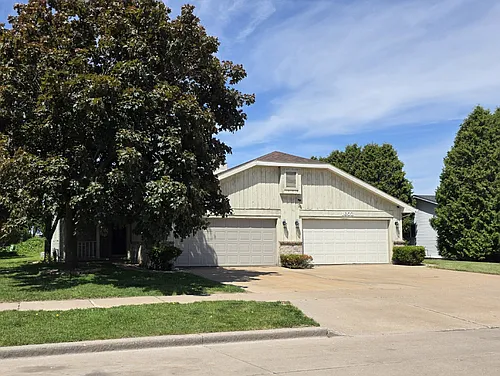 1600 E Tracia Ln Photo 1