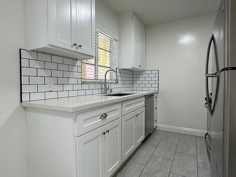 1350 N Hayworth Ave #A — Photo 9