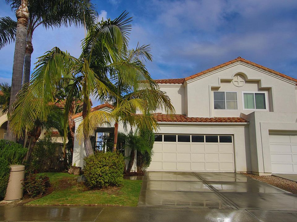 Front of house and driveway