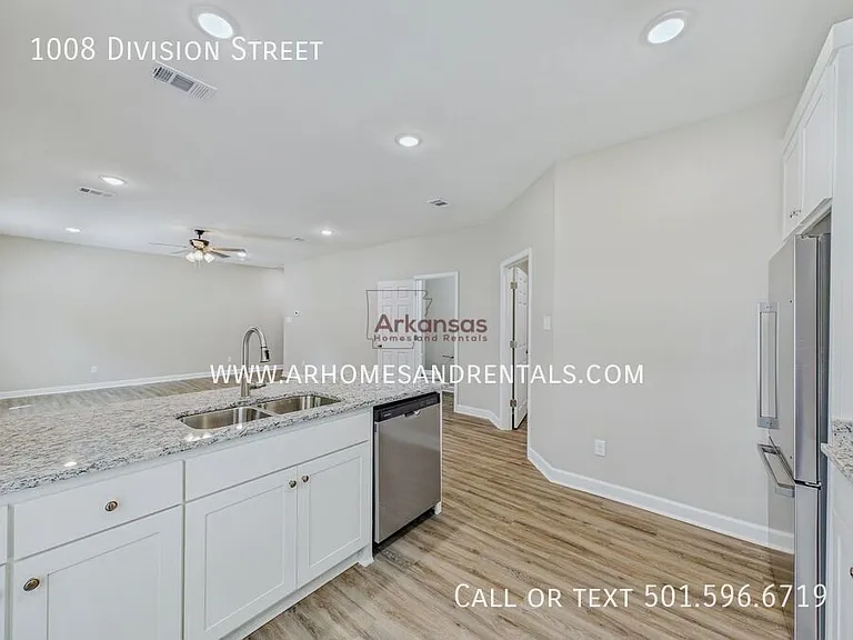 1008 Division St — Photo 4