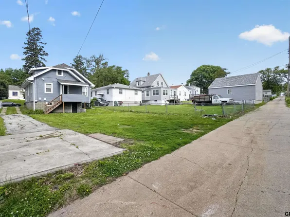5911 N 33rd Ave, Omaha, NE 68111