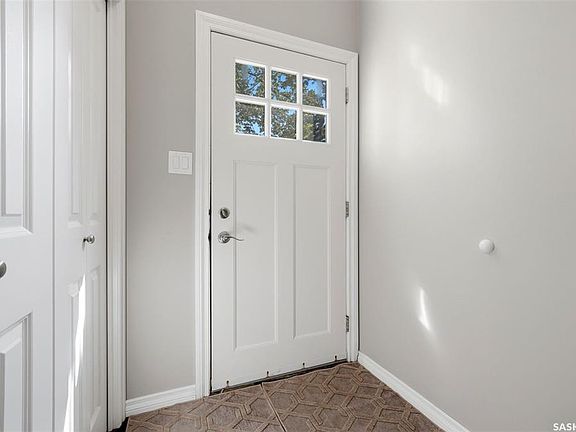 3rd image of 240 Ottawa STREET