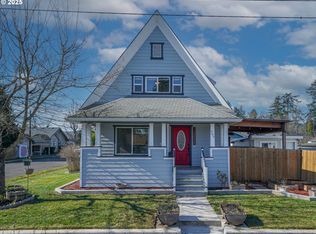 707 N 10th St, Cottage Grove, OR 97424