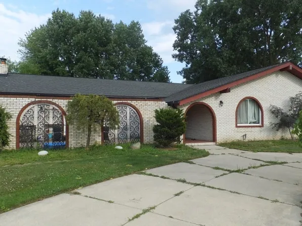 37632 Joanne Dr, Clinton Township, MI 48036