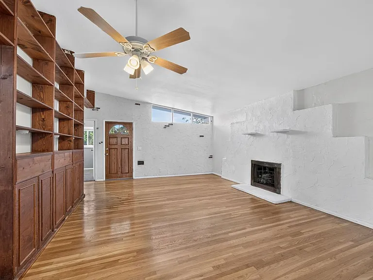 1201 W Baker Ave — Photo 4