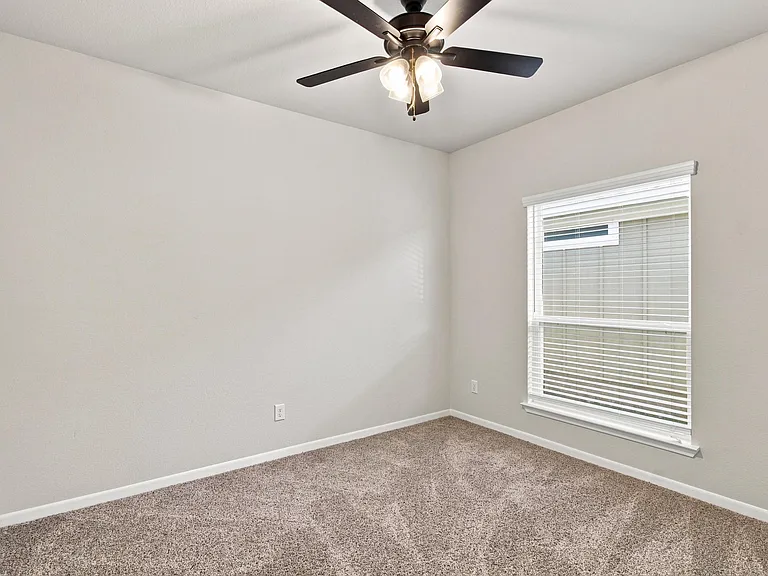 2827 Fox River Dr — Photo 20
