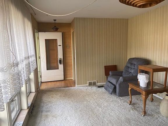 5th image of 718 S Ahrens Ave