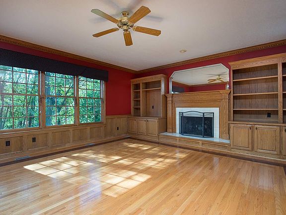 4th image of 6025 Shadowbrook Dr